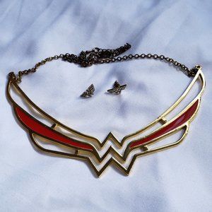 Wonder Woman necklace stud earrings set